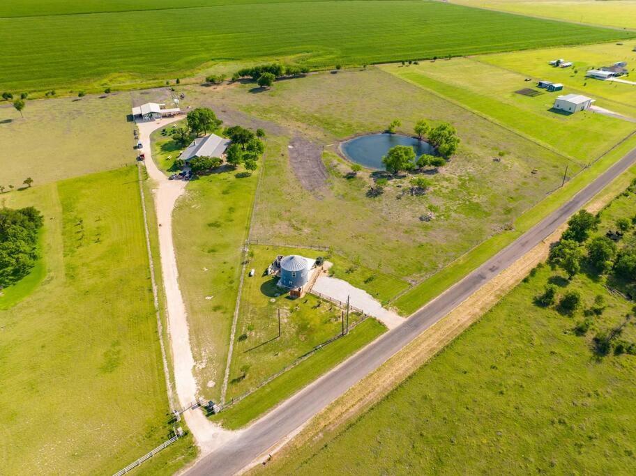 Silo House At Laughing Llama Farm Troy Exterior foto